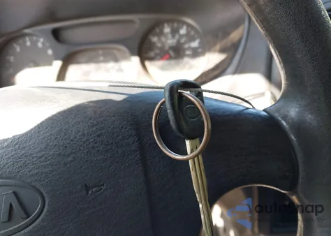 2002 Kia Sportage z USA, uszkodzony, nr VIN KNDJB723225109564